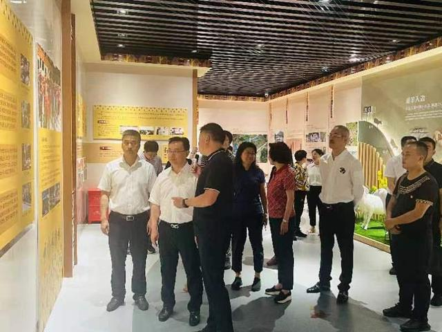 中國工程院院士、全民健康大講堂總顧問劉仲華及專家團隊一行赴四川馬邊調研茶產業發展
